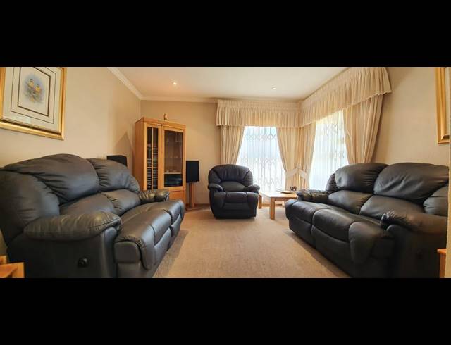 4 BEDROOM TOWNHOUSE SOLD IN MEYERSDAL